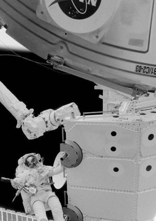 Руководство астронавта по жизни на Земле. Чему научили меня 4000 часов на орбите фото книги 7