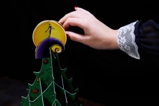 The Nightmare Before Christmas: Pop-Up Book and Advent Calendar фото книги 4