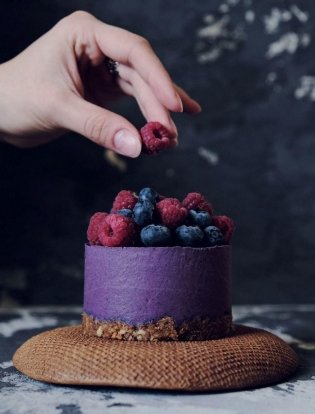 Чизкейк внутри. Сложные и необычные торты - легко! фото книги 3