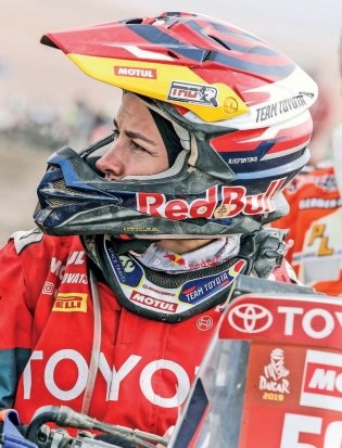 Чистое небо Дакара. История успеха самой известной мотогонщицы России, прошедшей суровую гонку Rally Dakar без техподдержки фото книги 4