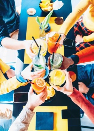 Коктейли. Гид домашнего бармена фото книги 2