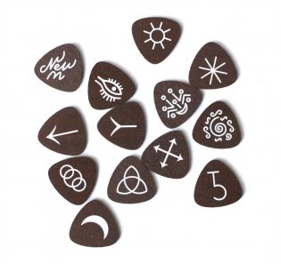 Игра настольная "Гадание маленькой ведьмочки" (жестяная коробочка) фото книги 3