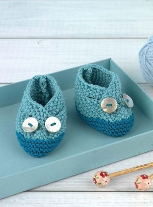 Очаровательные пинетки для малышей. Вяжем спицами фото книги 4