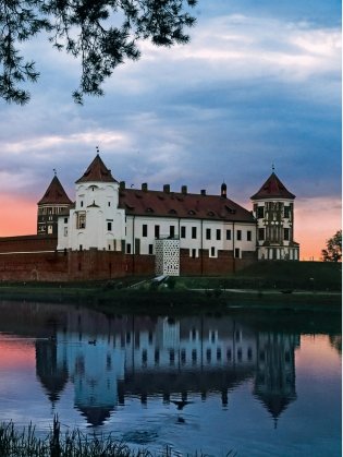 Замкі Беларусі. Таямніцы мінулых стагоддзяў фото книги 13